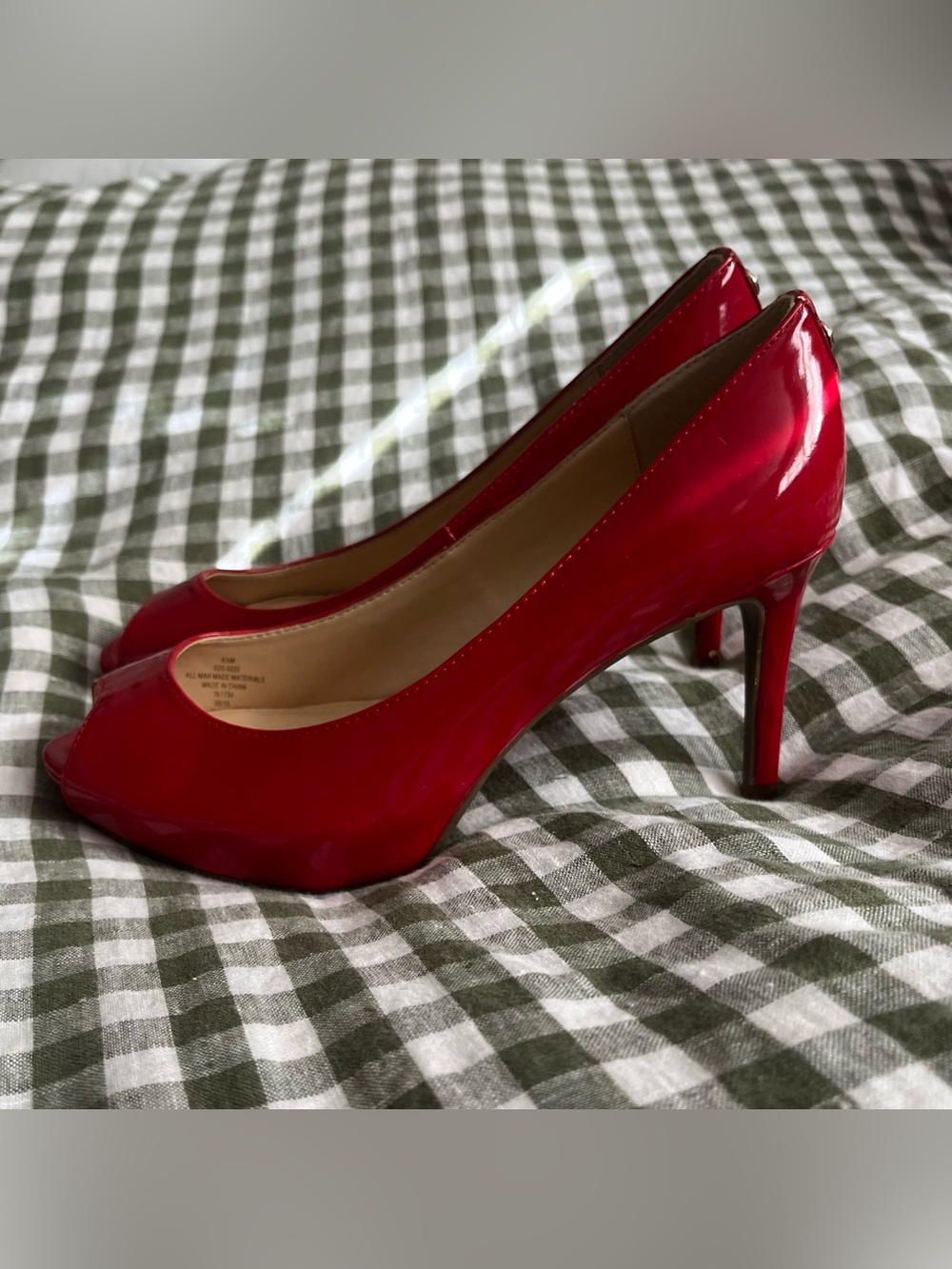 💌 Liz Claiborne Red Patent Peep-Toe Pumps 💌
